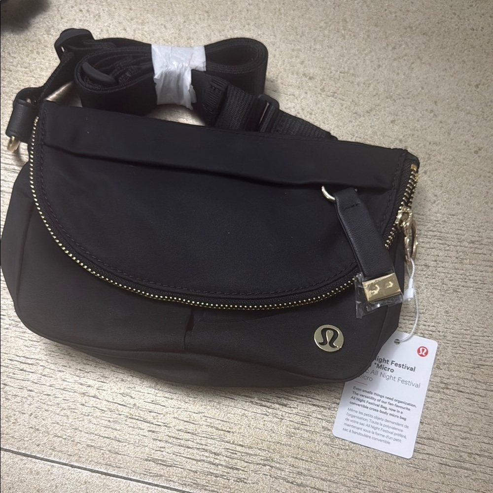 lululemon athletica Black Crossbody Bag with Zipper Closure and Sturdy F…